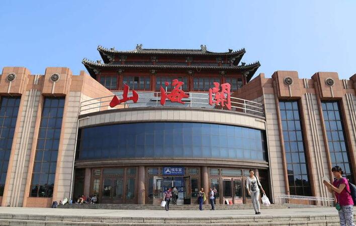 山海關(guān)高鐵站燈箱廣告