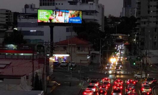 巴拿馬城市公路廣告