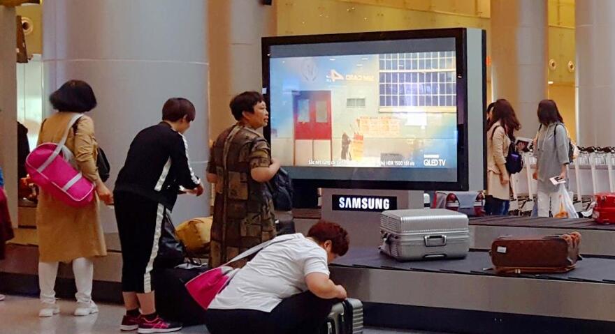 越南峴港機場廣告