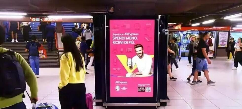 米蘭地鐵廣告